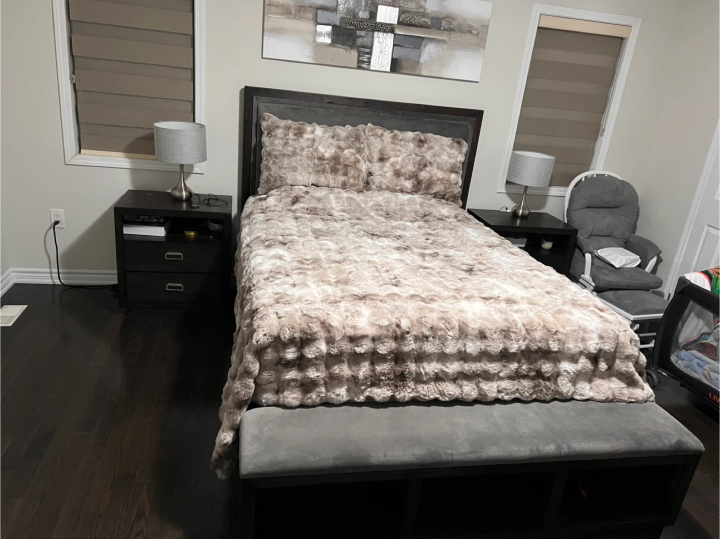 Queen Size Bed Frame with Storage Bench and 2 Nightstands - photo 2