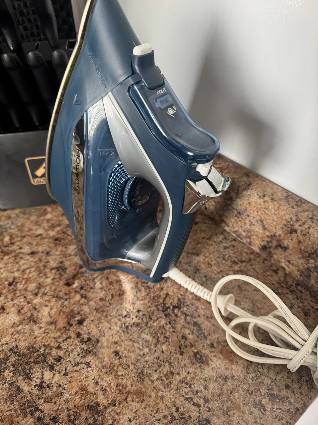 Rowenta  Electric Iron 1725W