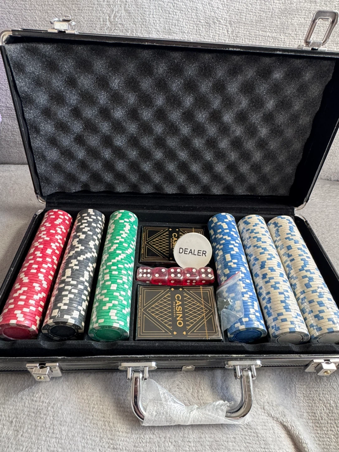 Versa Games Poker Chip Set - 300 Piece