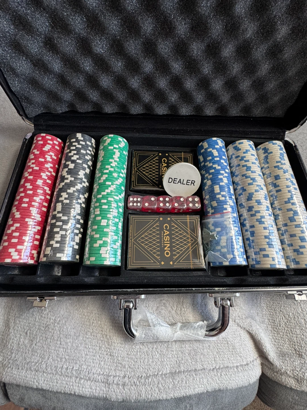 Versa Games Poker Chip Set - 300 Piece - photo 2