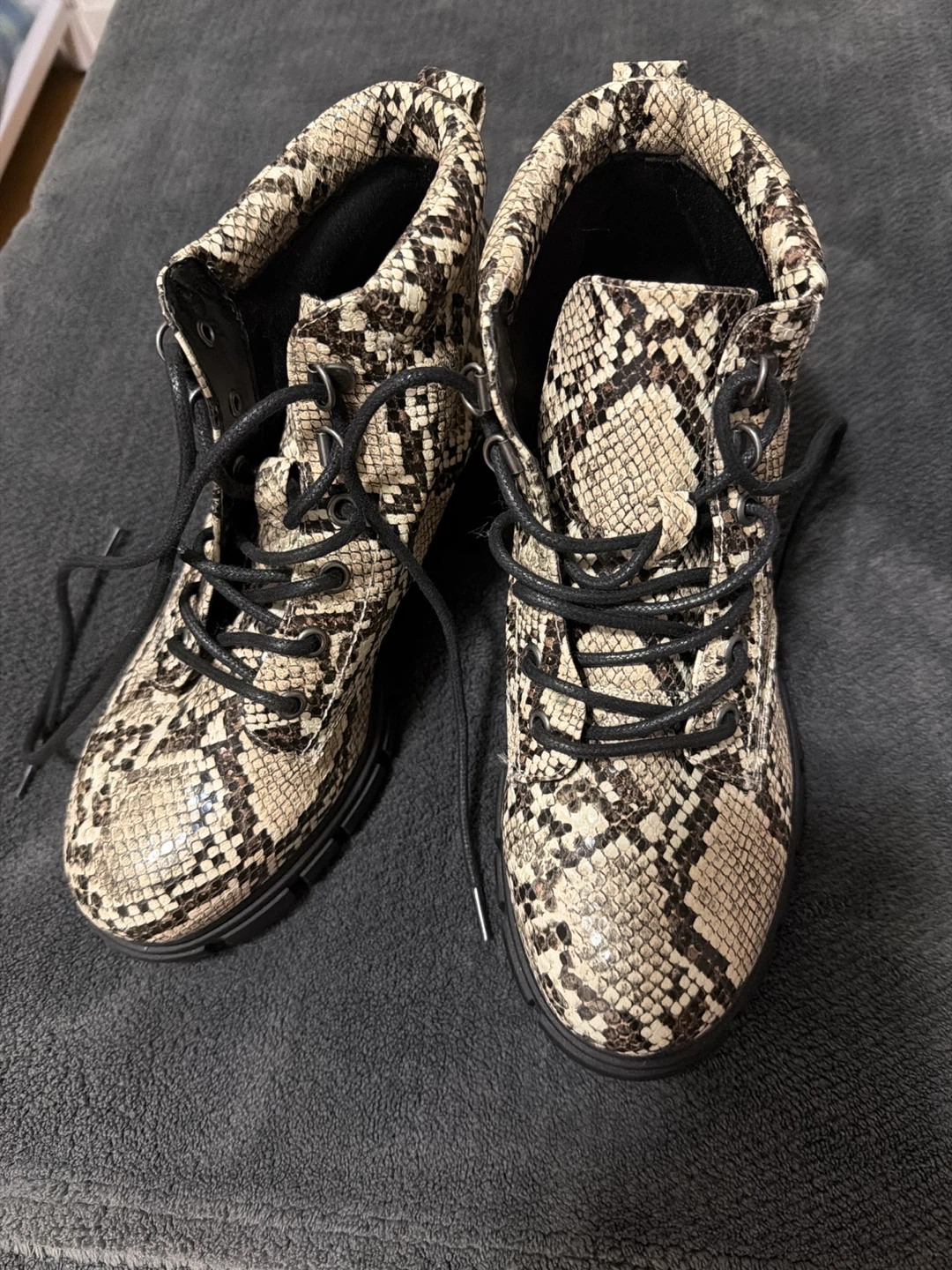 Women's Snake Print Lace-Up Platform Boots Size 8/38.5