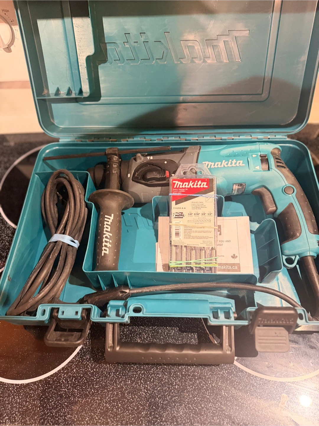 Makita 24mm (15/16") Rotary Hammer with SDS-Plus Bits - photo 3