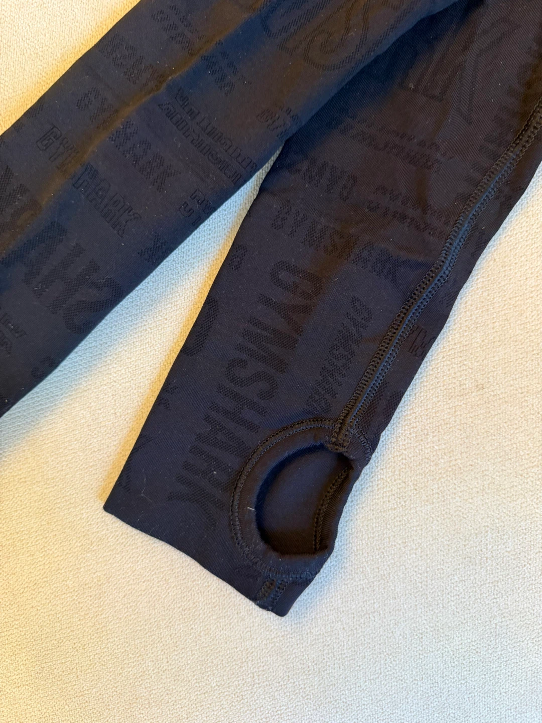 Gymshark Black Long Sleeve Crop Top with Thumb Holes - photo 2