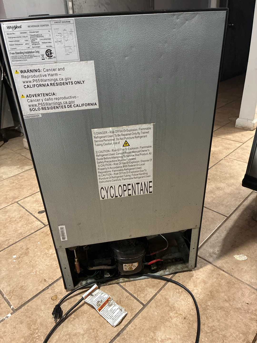Whirlpool Beverage Cooler Refrigerator - photo 4