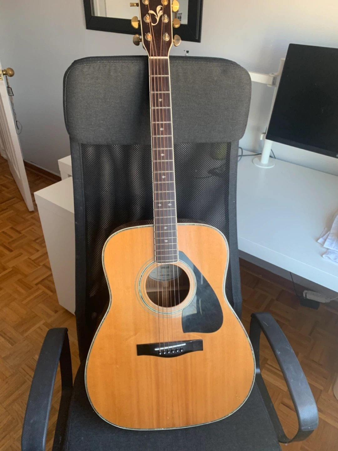 Yamaha Acoustic Guitar