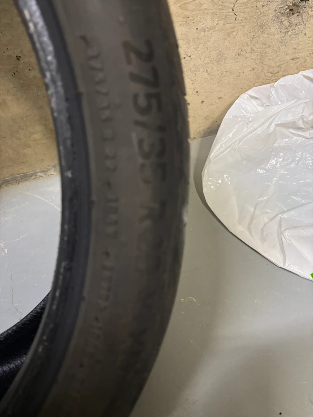 Continental PremiumContact 6 Tire 275/35 R20