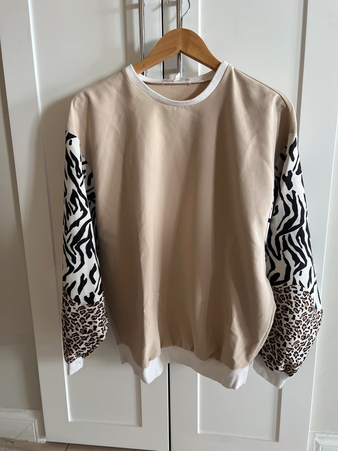 Women's Animal Print Sleeve Sweatshirt