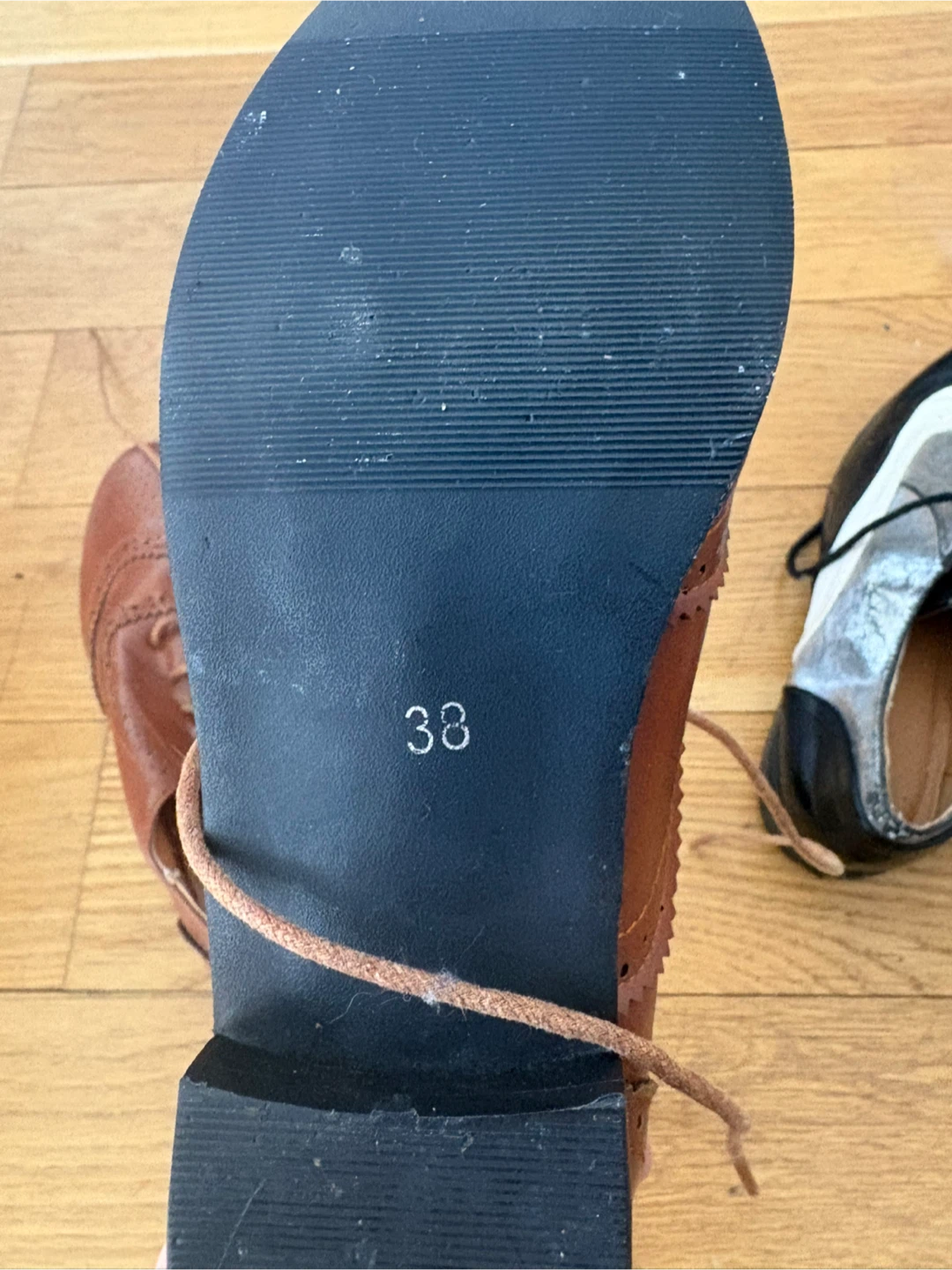 Women's Shoes Size 7-7.5 - photo 2