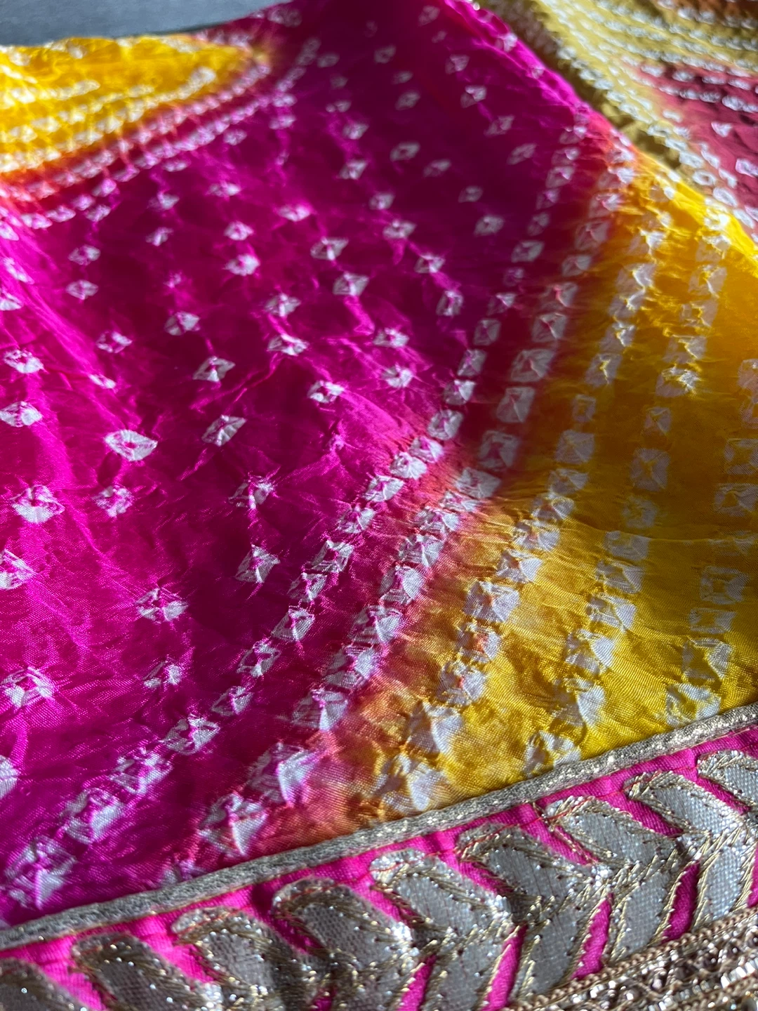 Two Tie-Dye scarves in silk. - photo 3