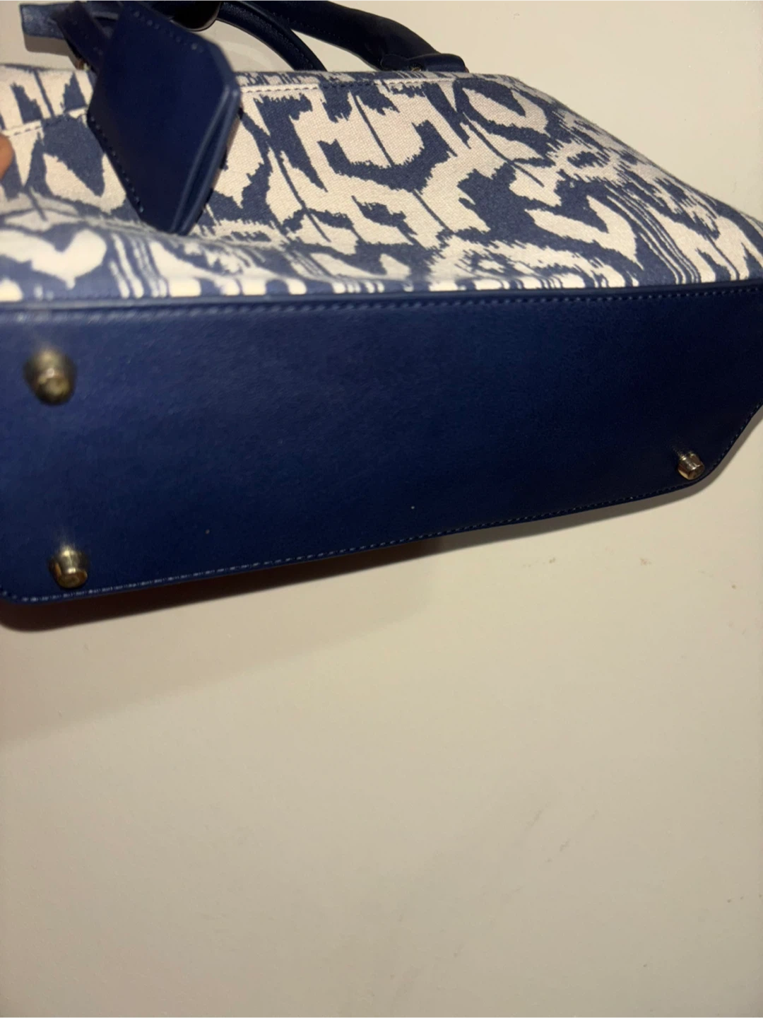Modalu Navy and Cream Ikat Print Tote Bag - photo 4