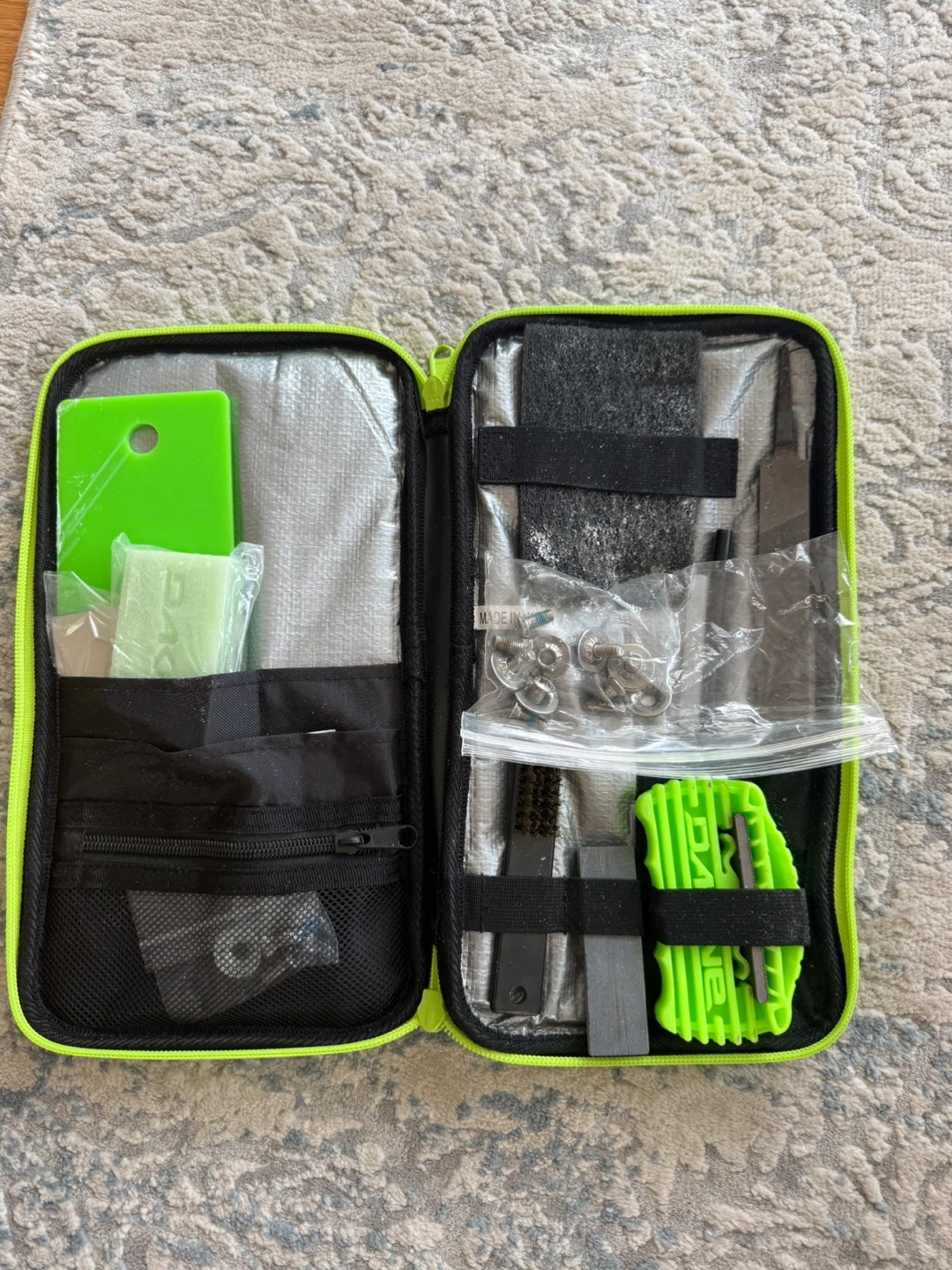 Forum 158 snowboard, Dakine travel case, tuning kit - photo 3