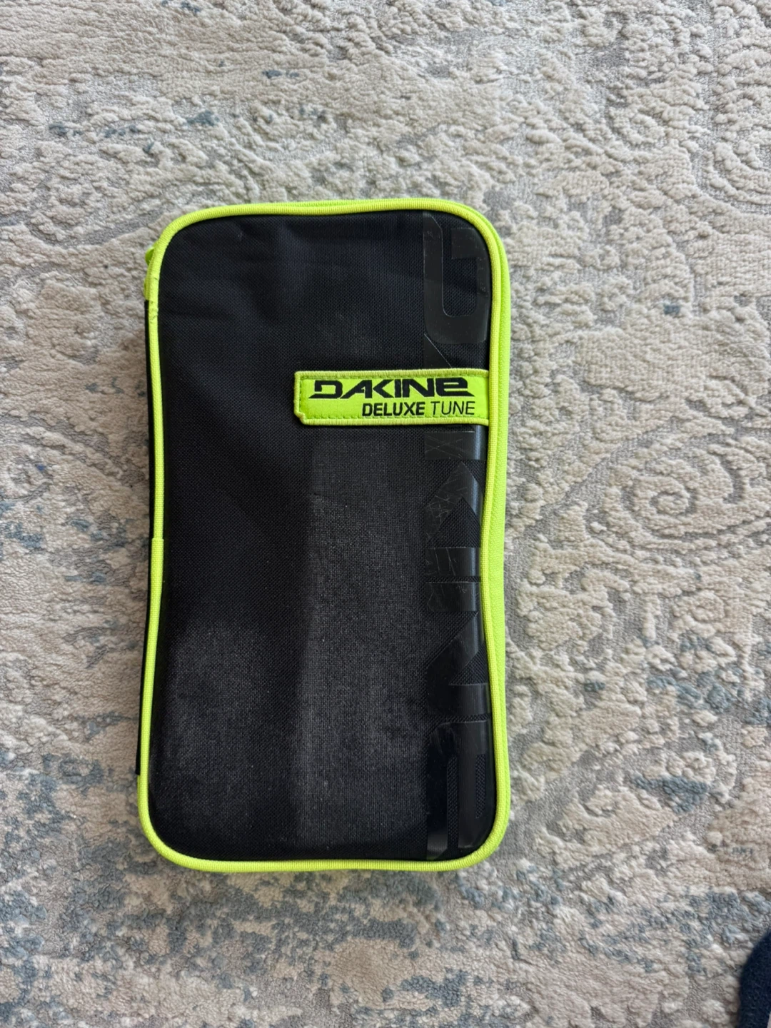 Forum 158 snowboard, Dakine travel case, tuning kit - photo 2