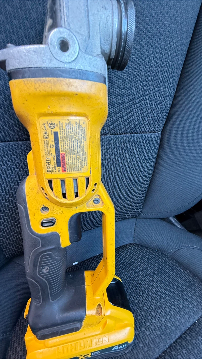 DEWALT DCG471 20V MAX 4Ah Cordless Angle Grinder - photo 4