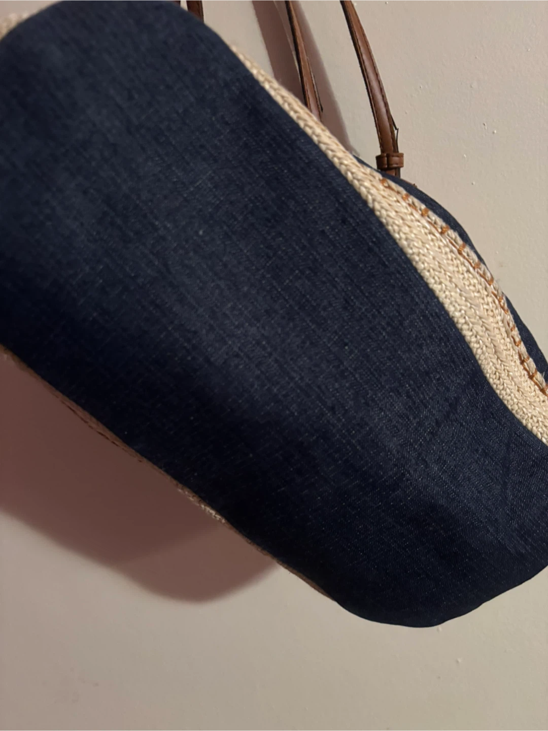 Denim tote bag with tan straps - photo 2