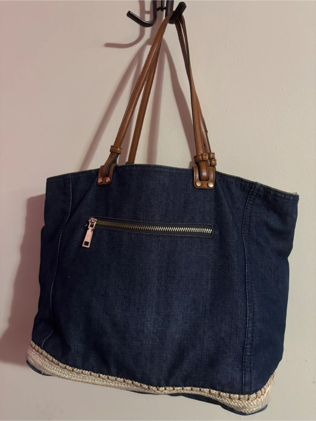 Denim tote bag with tan straps - photo 3