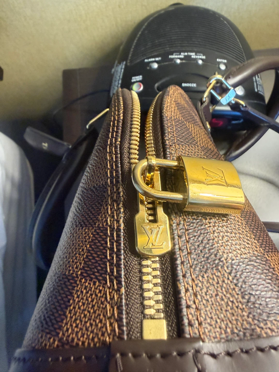 Authentic Louis Vuitton Alma BB - photo 2