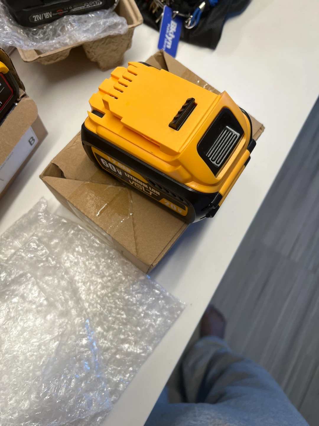 60V MAX Lithium-Ion Battery 12.0Ah DCB609 - photo 2
