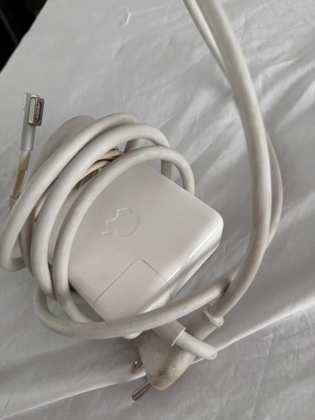Apple MagSafe Power Adapter - photo 3