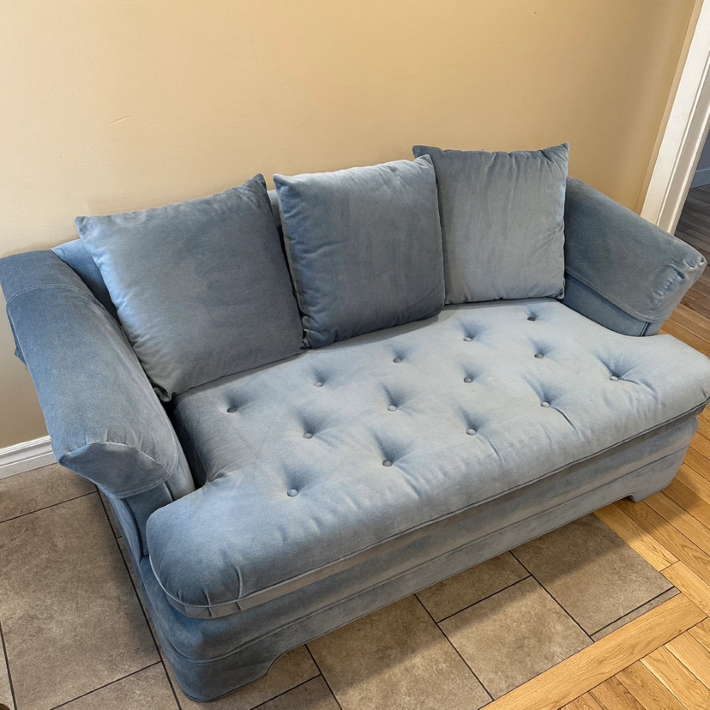 Beautiful Velvet Tufted Loveseat Sofa (CAN DELIVER) - photo 2