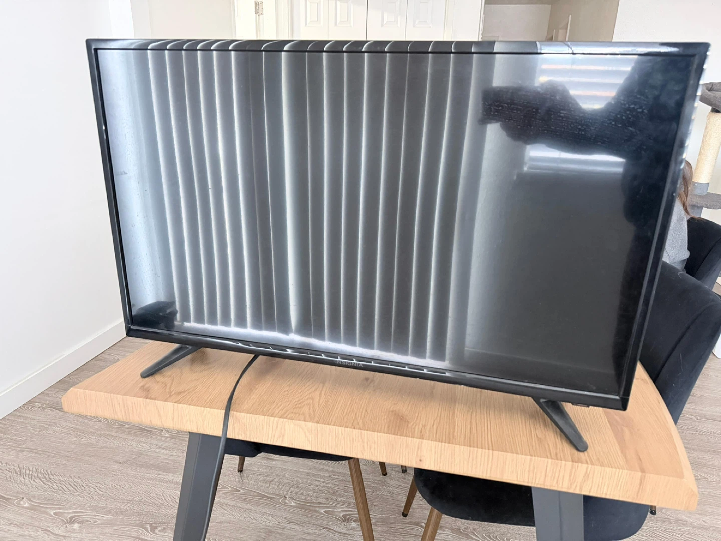 Insignia 32-inch LED TV