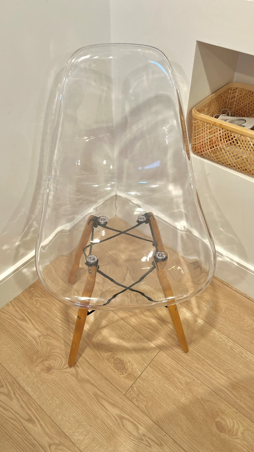 Clear plastic Eiffel dining Chairs 100$ for 4 chairs - photo 3