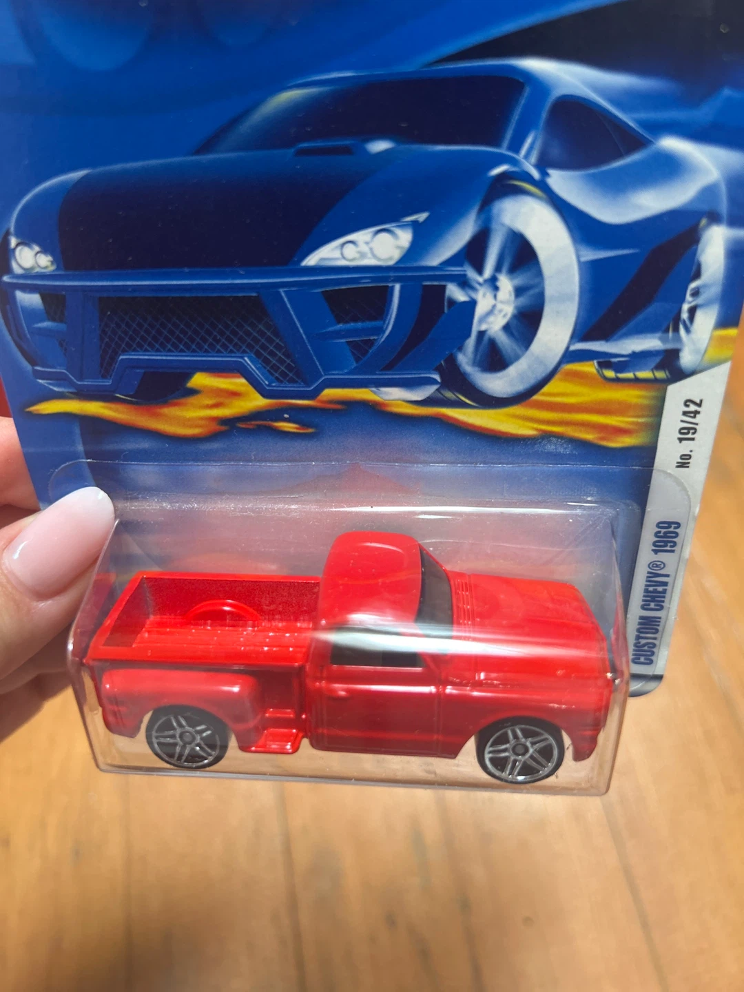Hot Wheels Custom Chevy 1969 Red Pickup Truck - photo 2