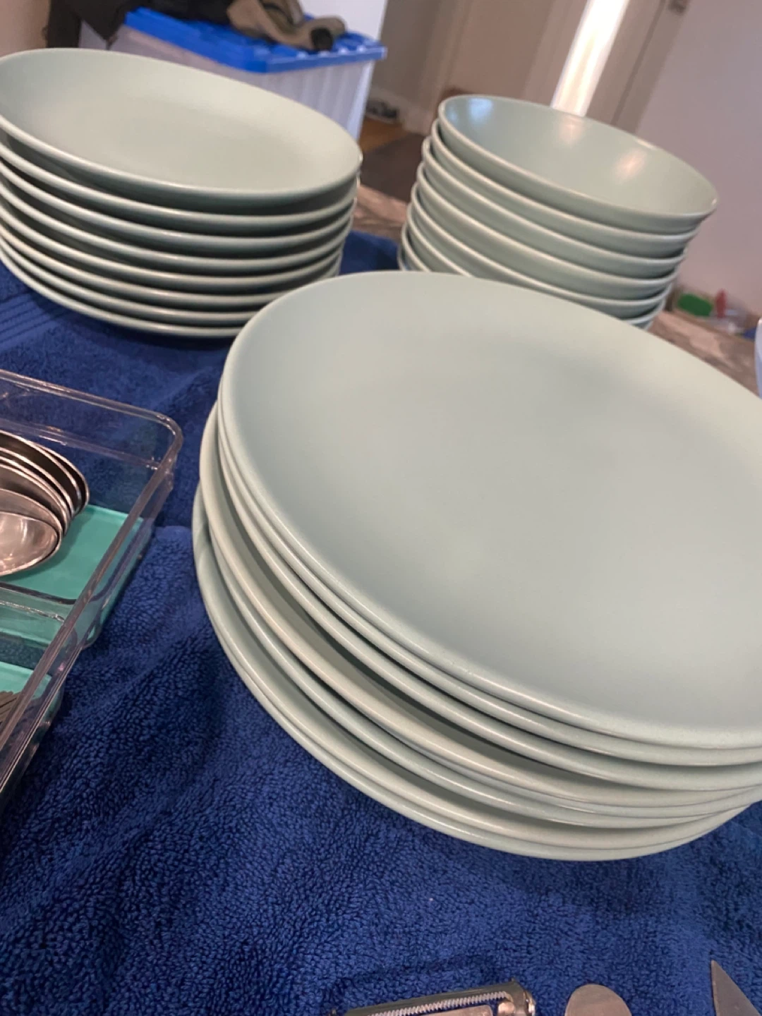 Dishware and Cutlery Set - photo 2