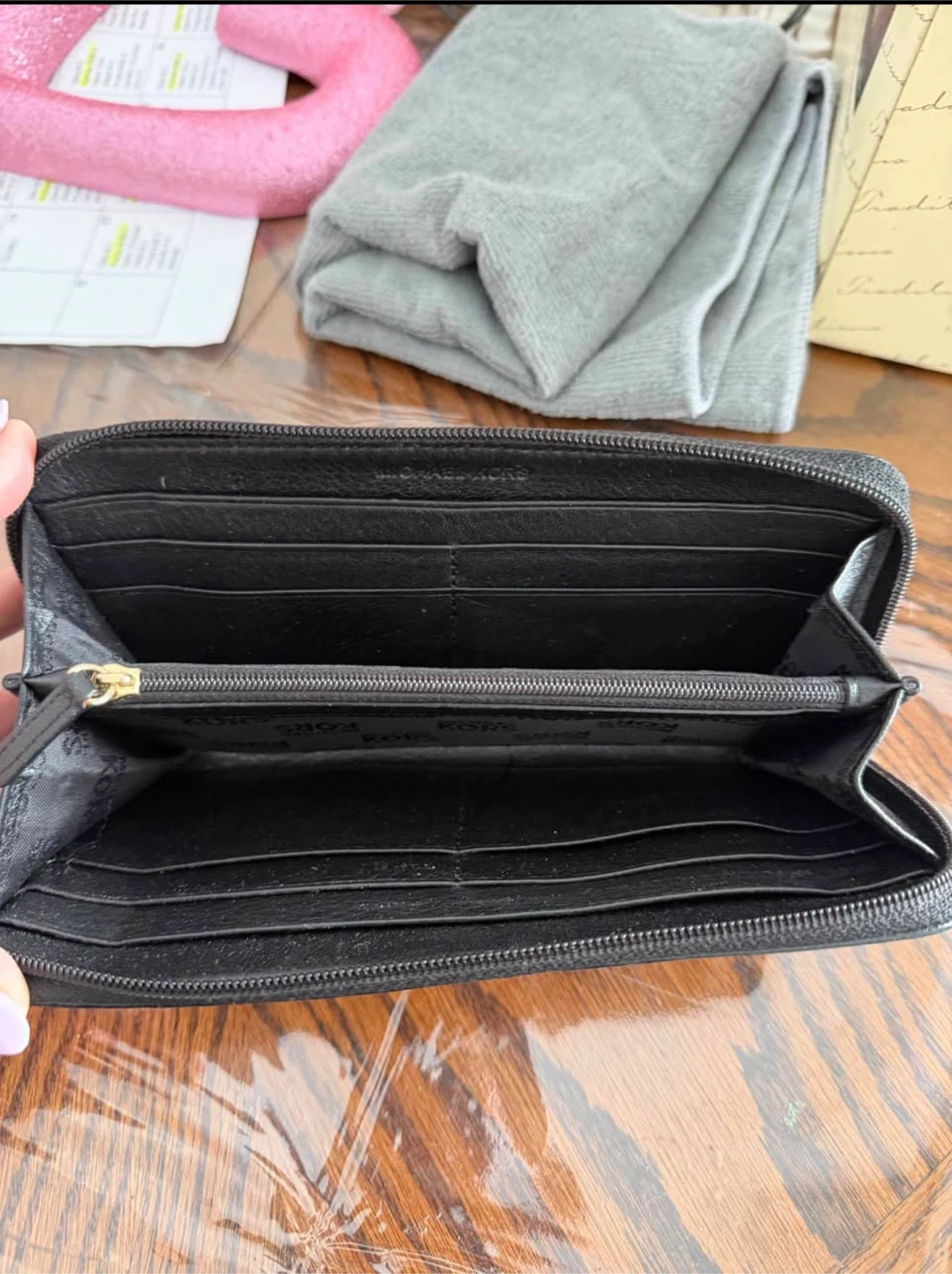 Michael Kors Black Leather Zip Around Wallet - photo 2