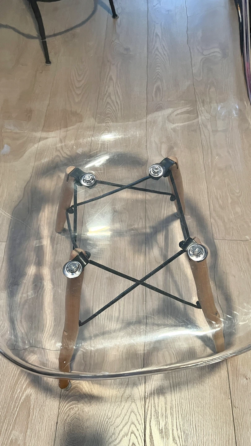 Clear plastic Eiffel dining Chairs 100$ for 4 chairs - photo 4