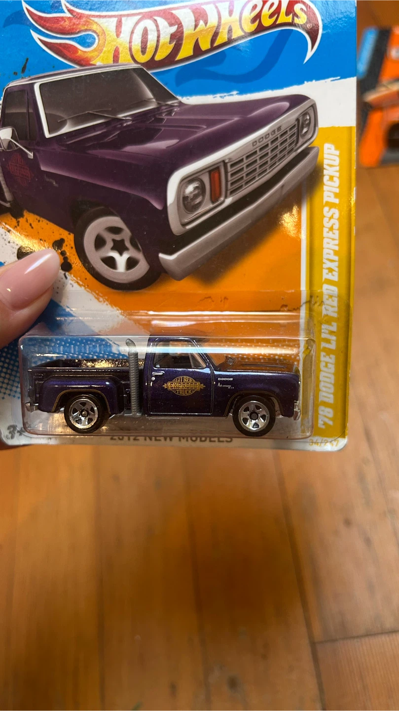 Hot Wheels 70 Dodge Lil' Red Express Pickup Truck - photo 2