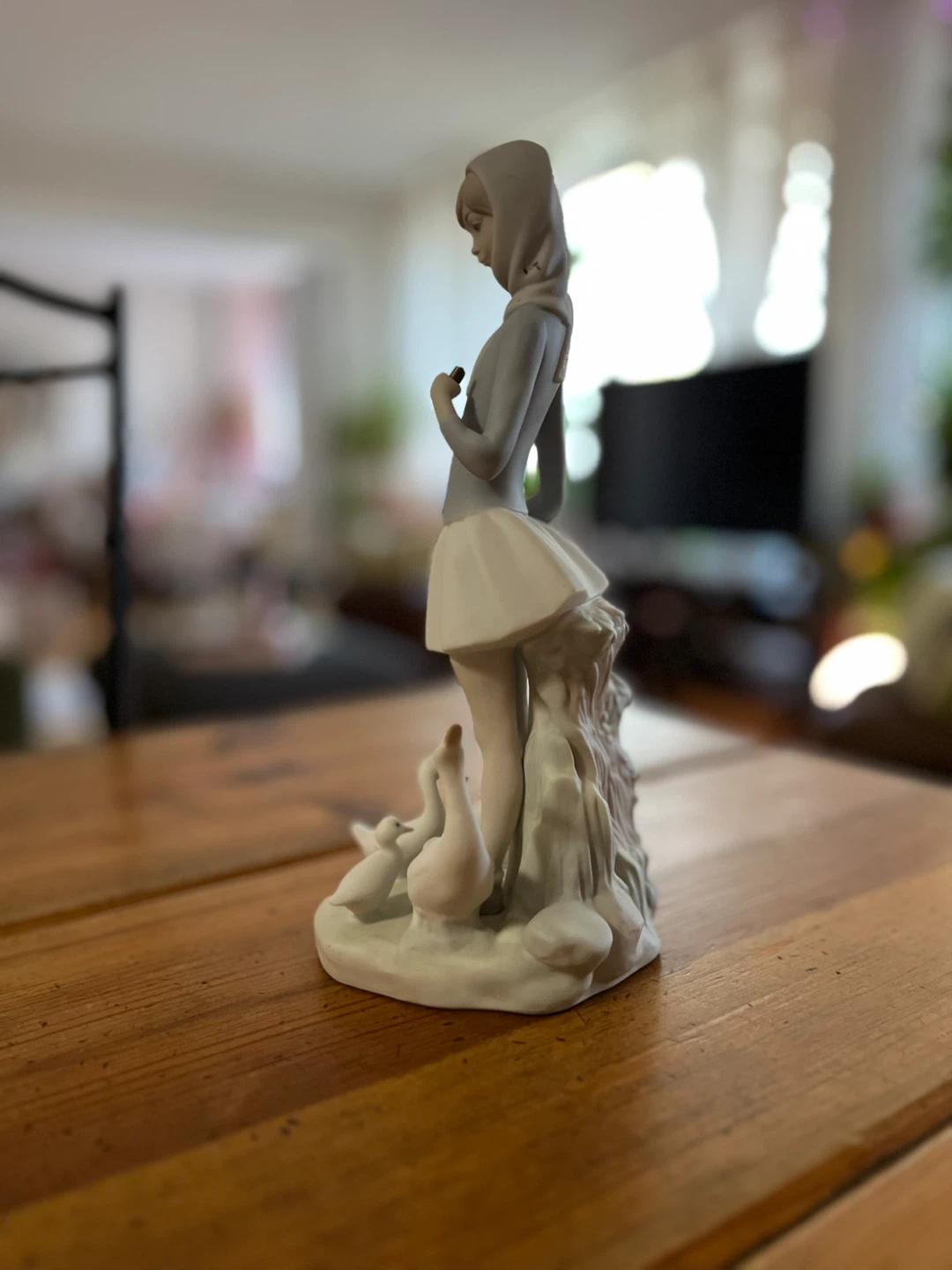 Lladro Girl with Geese Figurine - photo 2