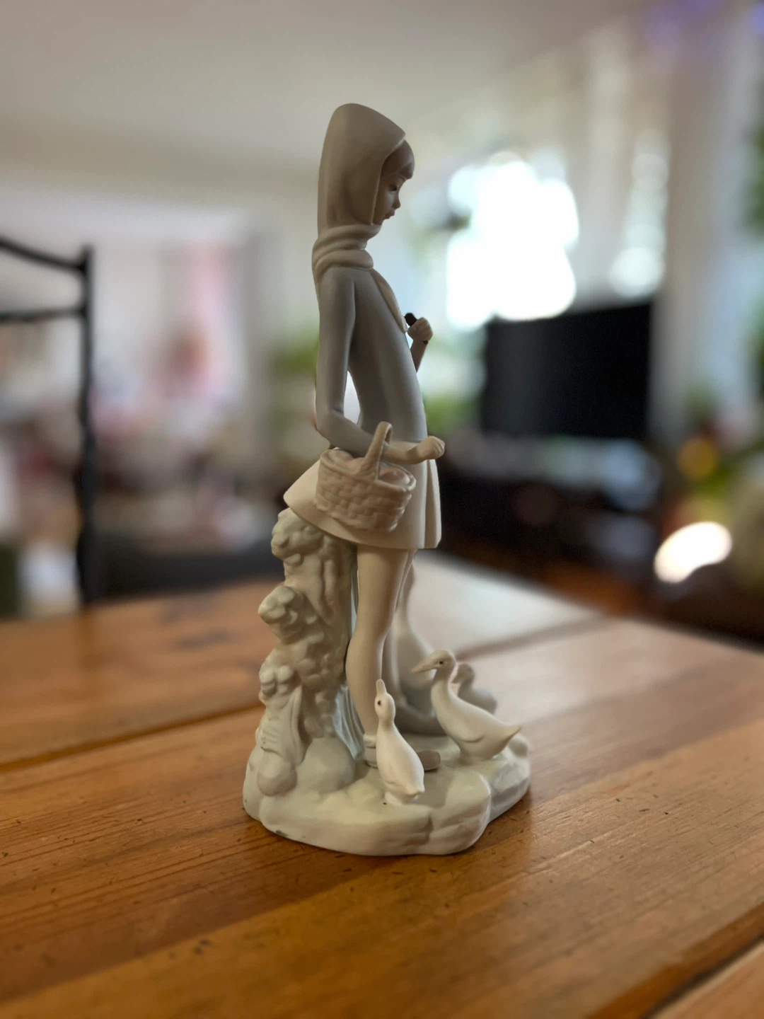Lladro Girl with Geese Figurine - photo 4