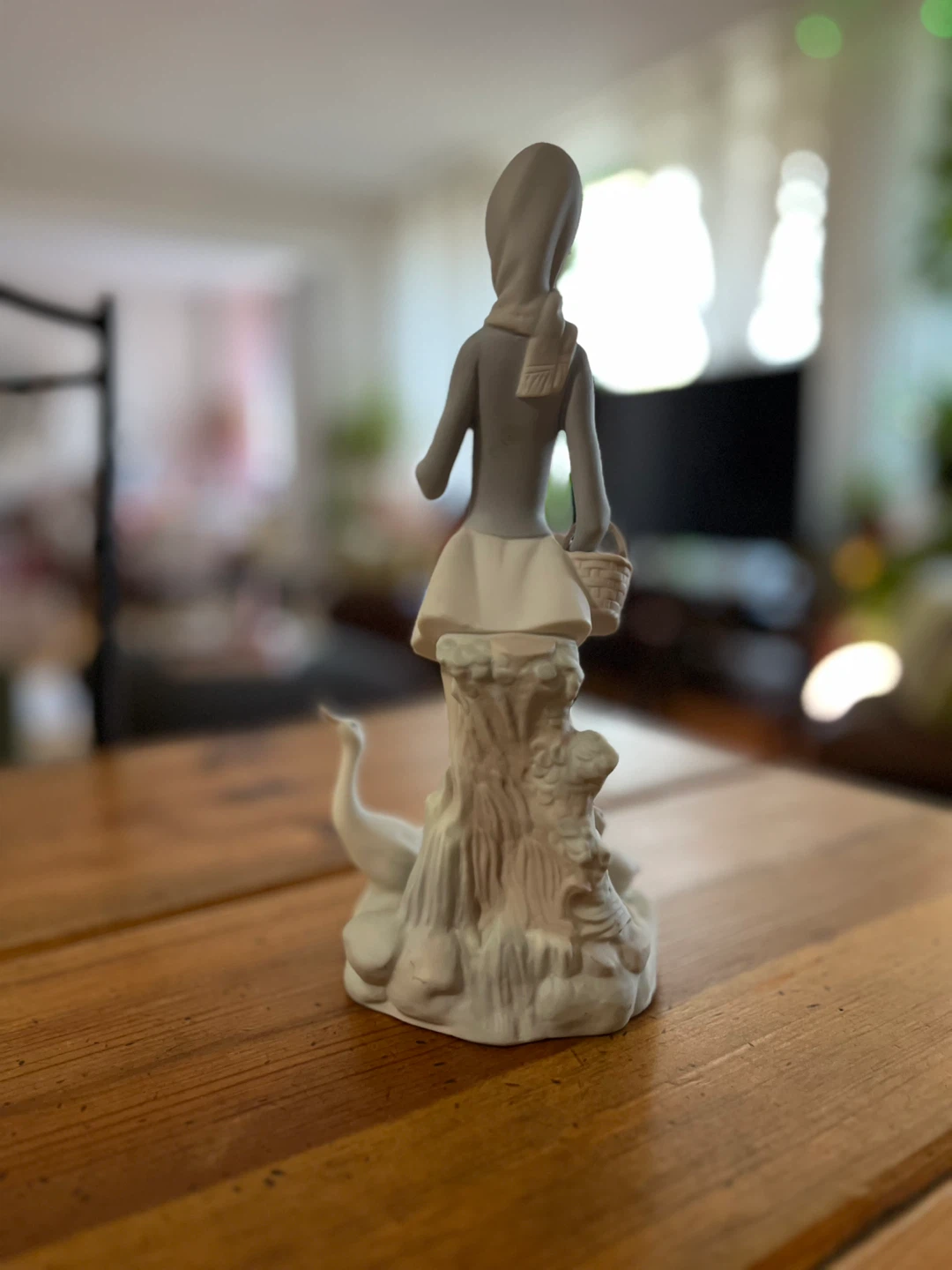 Lladro Girl with Geese Figurine - photo 3