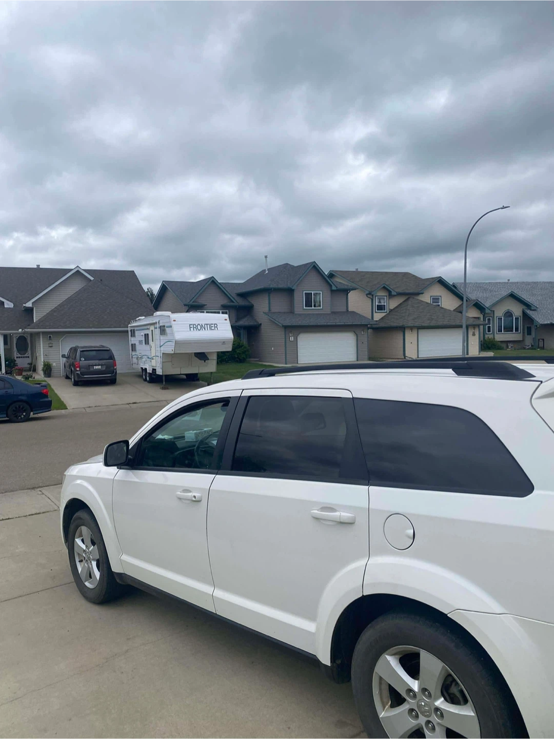 White Dodge Journey SUV - photo 2