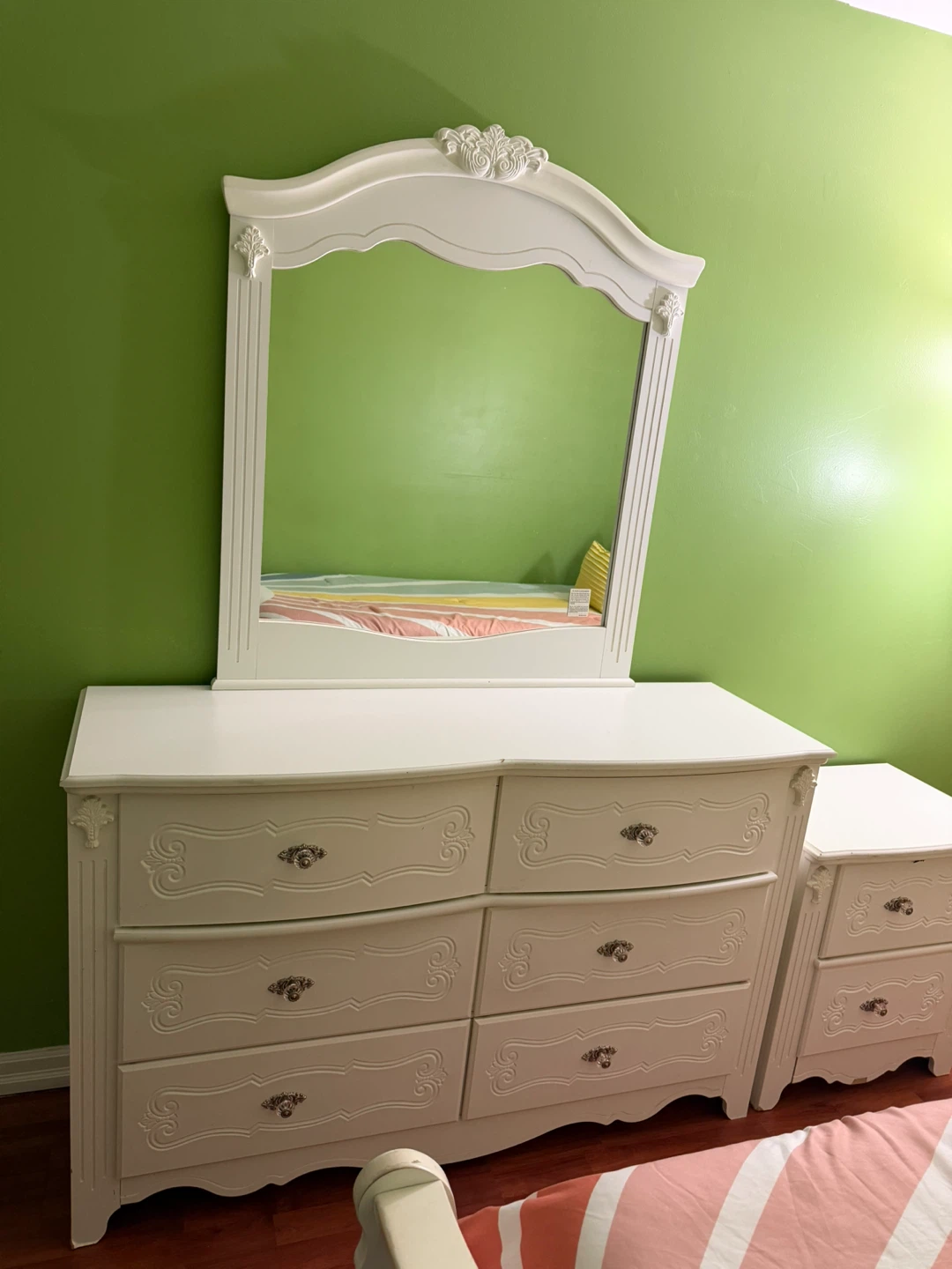 3-piece White french provincial room set - photo 4