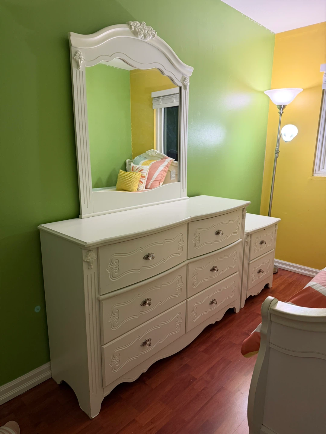 3-piece White french provincial room set - photo 3
