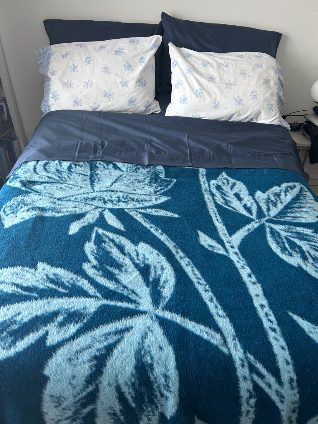 Reversible Blue Floral Blanket - photo 4