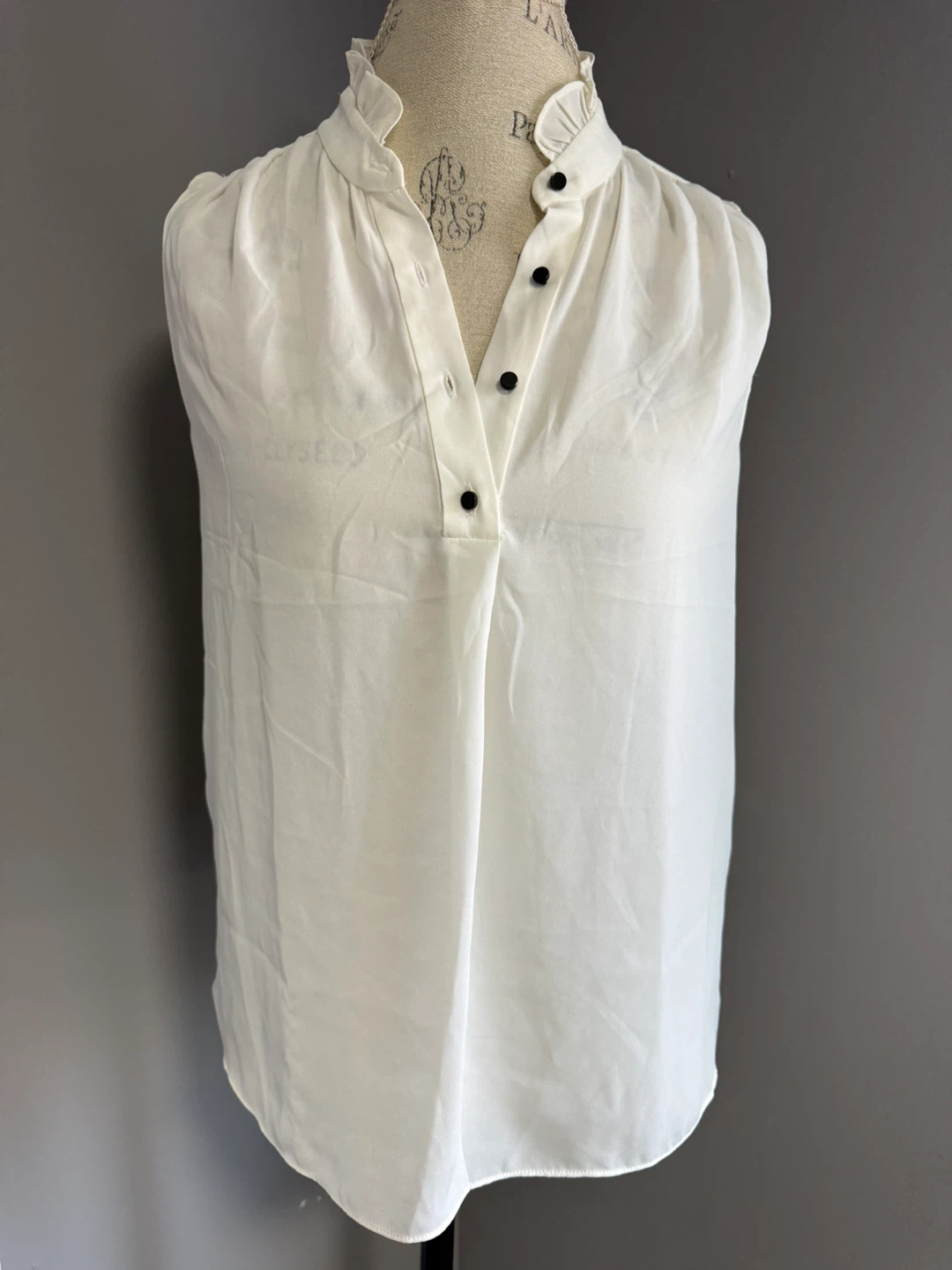 Ellen Tracy Sleeveless Blouse - White - Size S