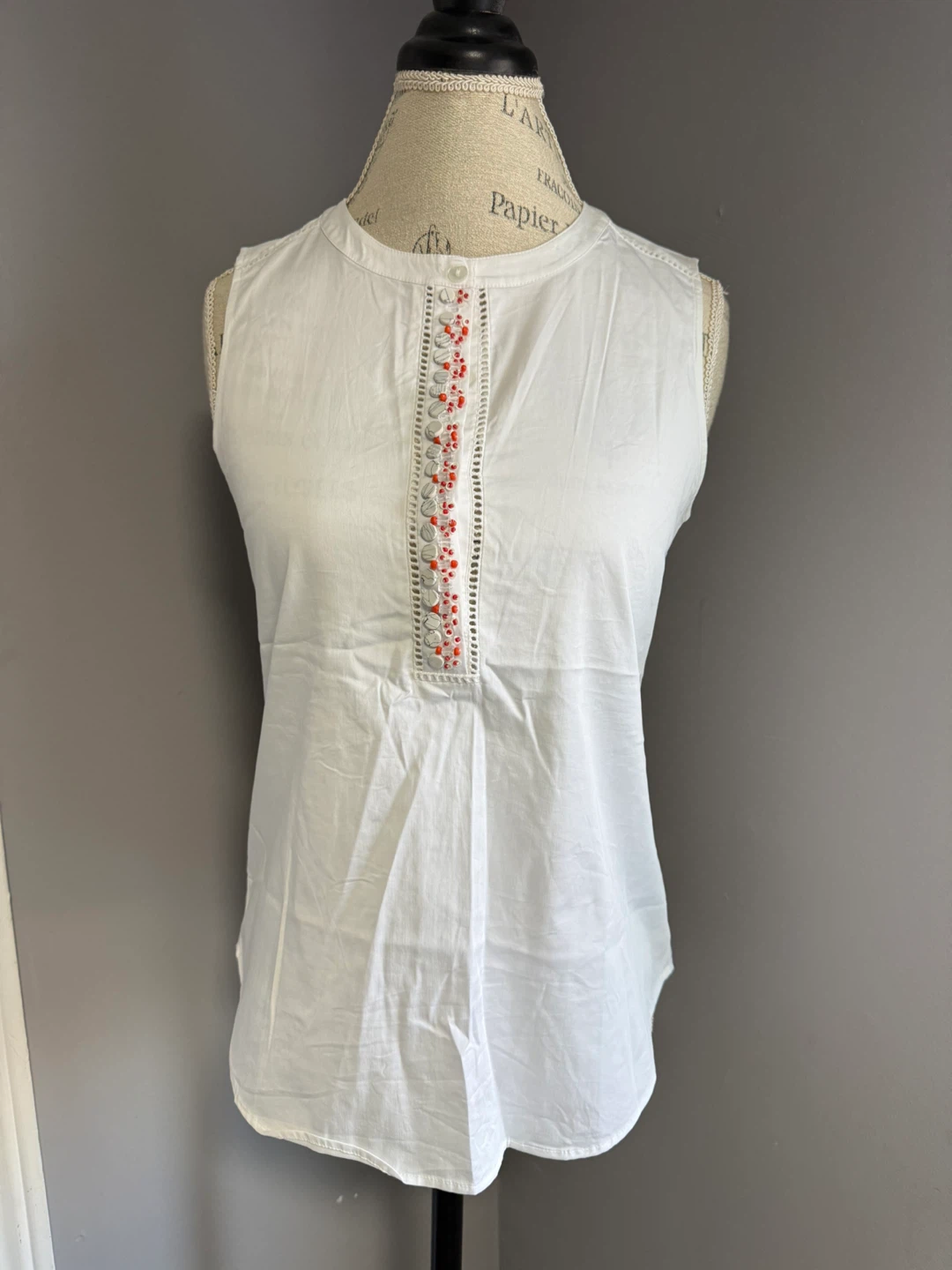 Ann Taylor Petite White Sleeveless Embroidered Top - SP