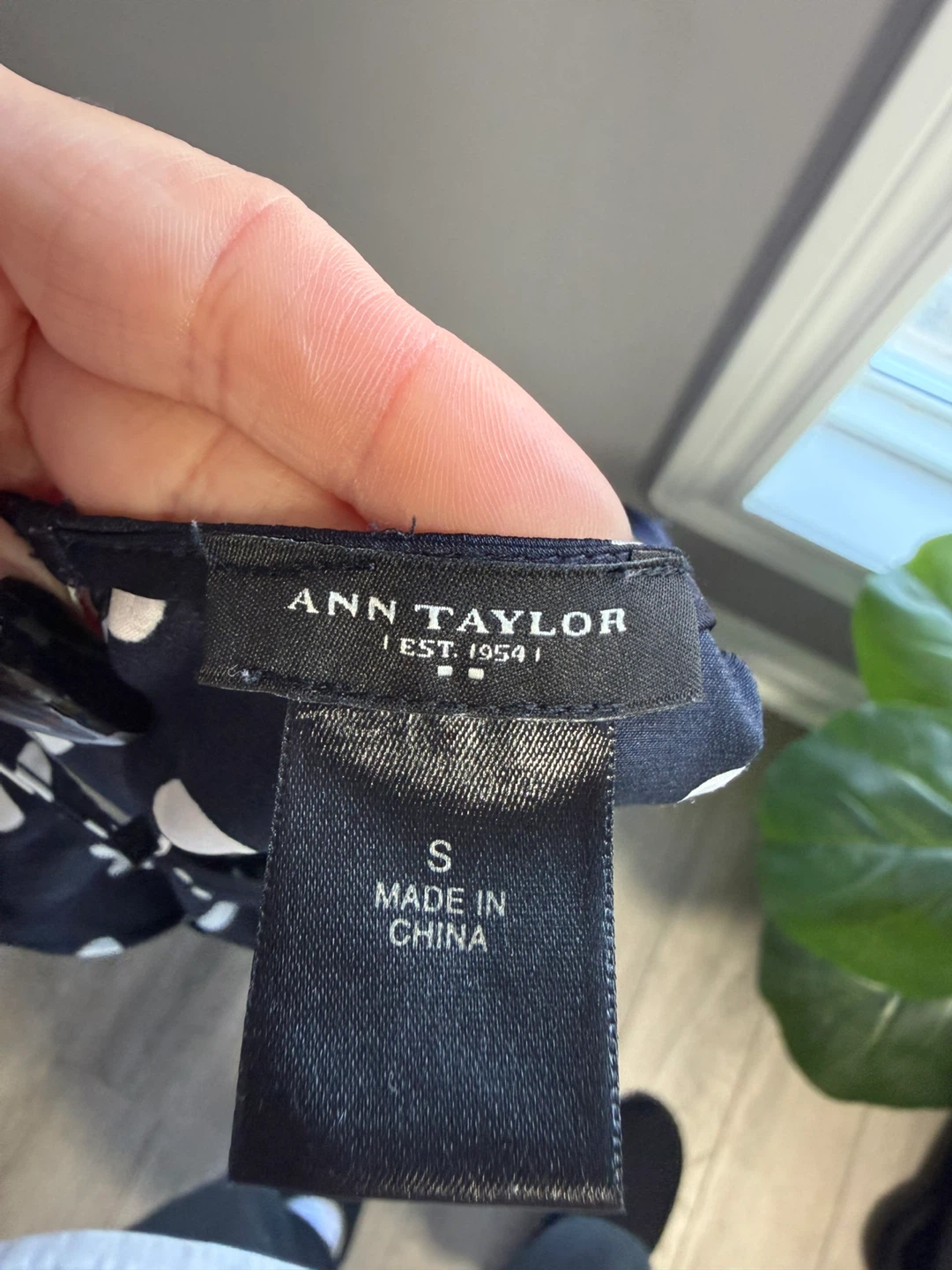 Ann Taylor Polka Dot Sleeveless Top Size S - photo 3