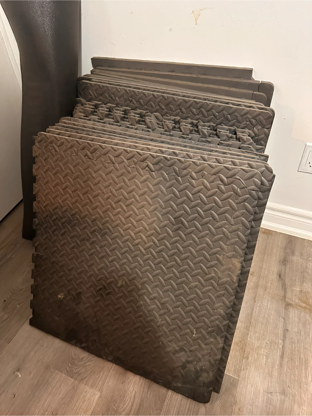Interlocking gym floor Mats
