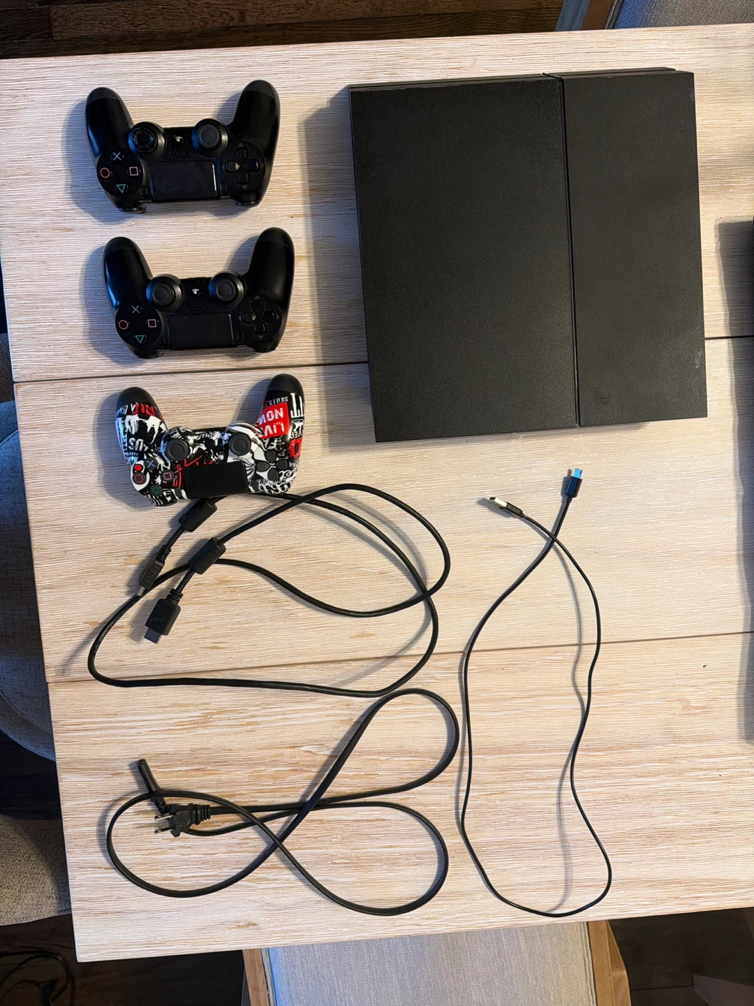 Sony PlayStation 4 Console with 3 Controllers - photo 4
