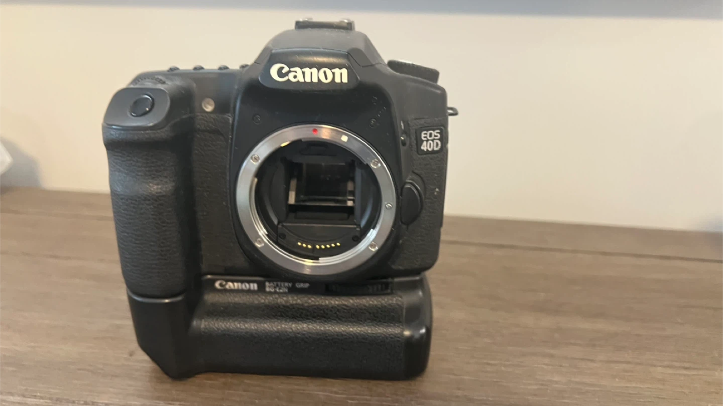 Canon EOS 40D Digital SLR Camera with Battery Grip - photo 2