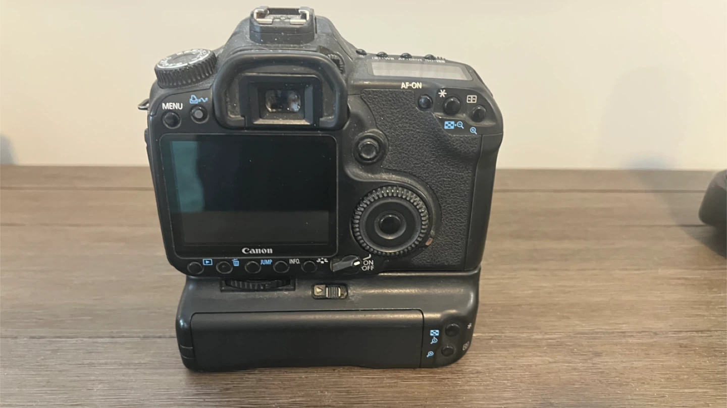 Canon EOS 40D Digital SLR Camera with Battery Grip - photo 3