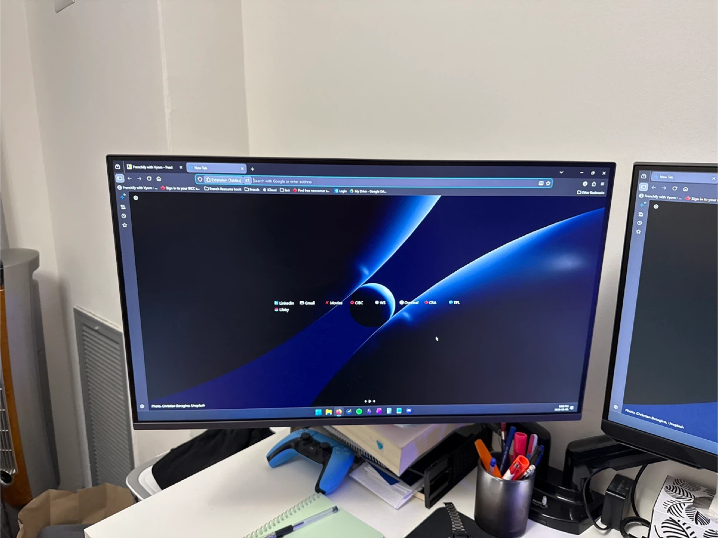 2 Monitors LG AND SAMSUNG ODYSSEY w/ monitor arm - photo 2