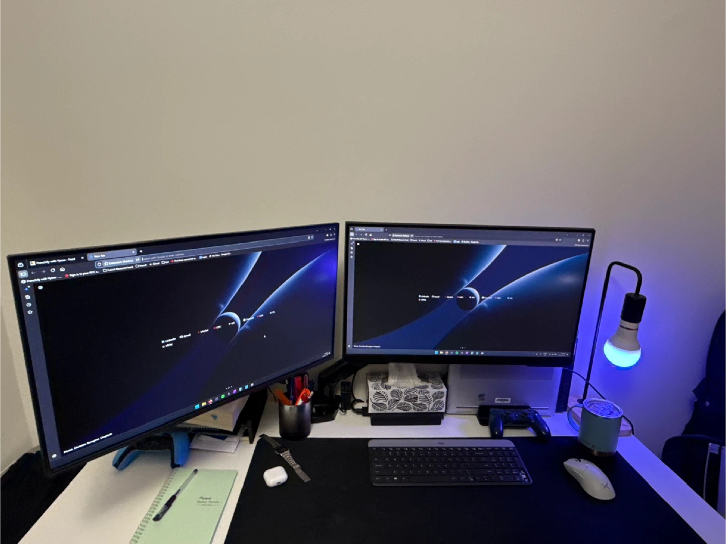 2 Monitors LG AND SAMSUNG ODYSSEY w/ monitor arm
