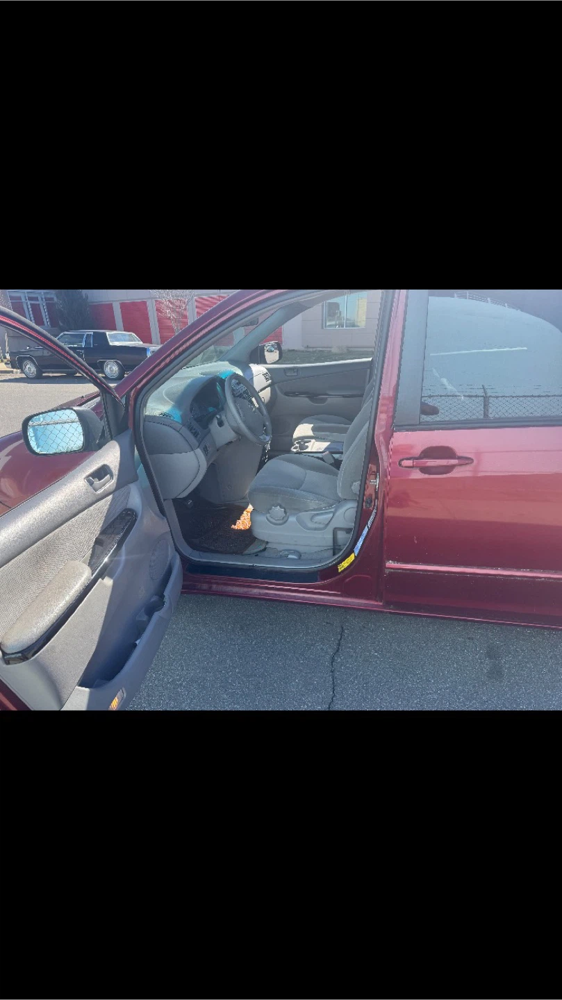 2004 Red Toyota Sienna Minivan - photo 4