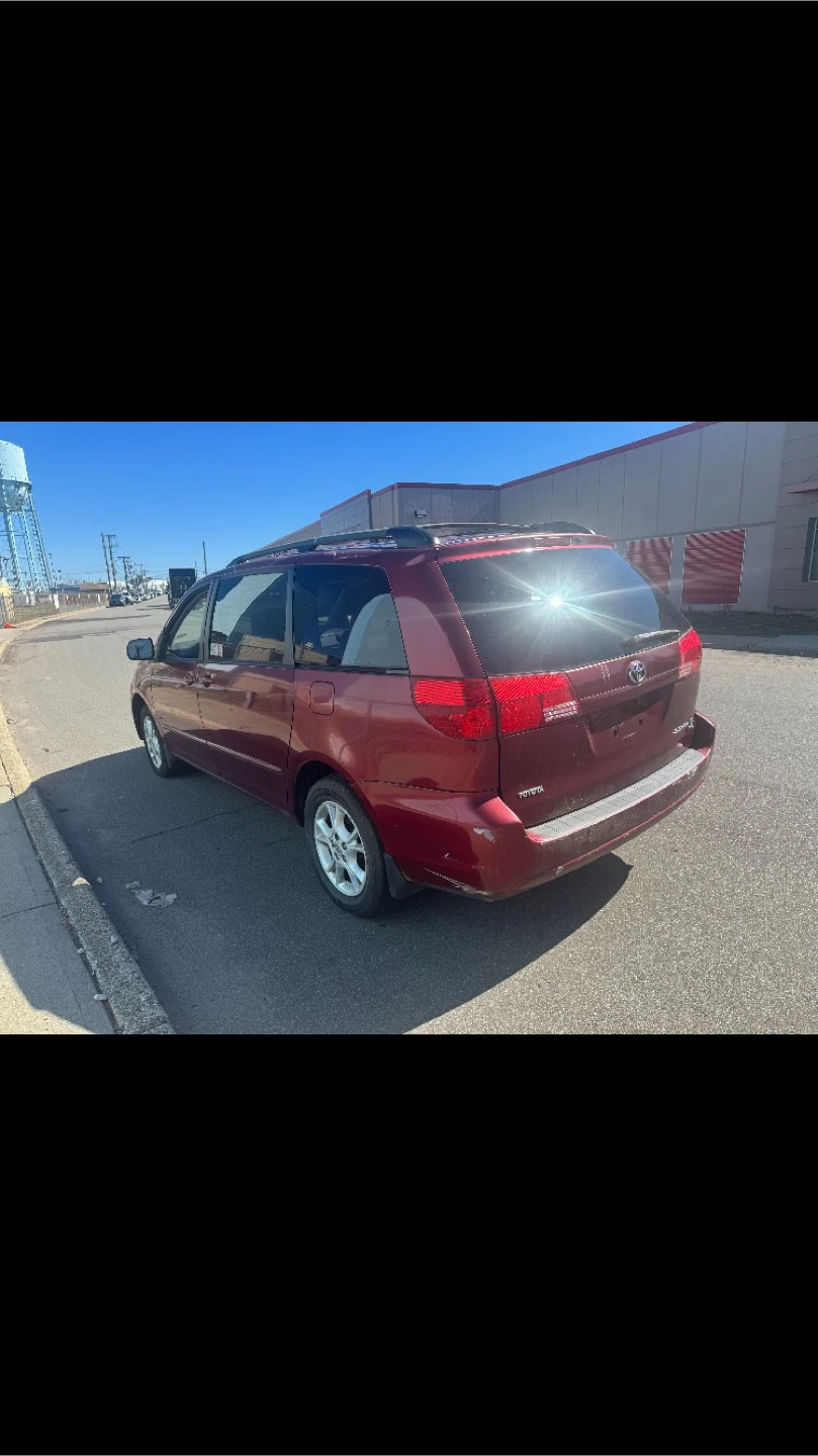 2004 Red Toyota Sienna Minivan - photo 5