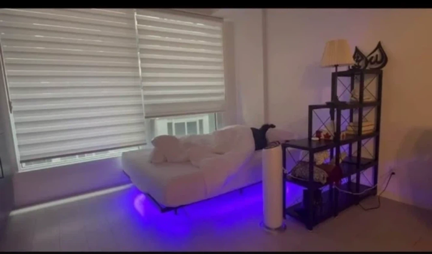 Black Metal Step shelf