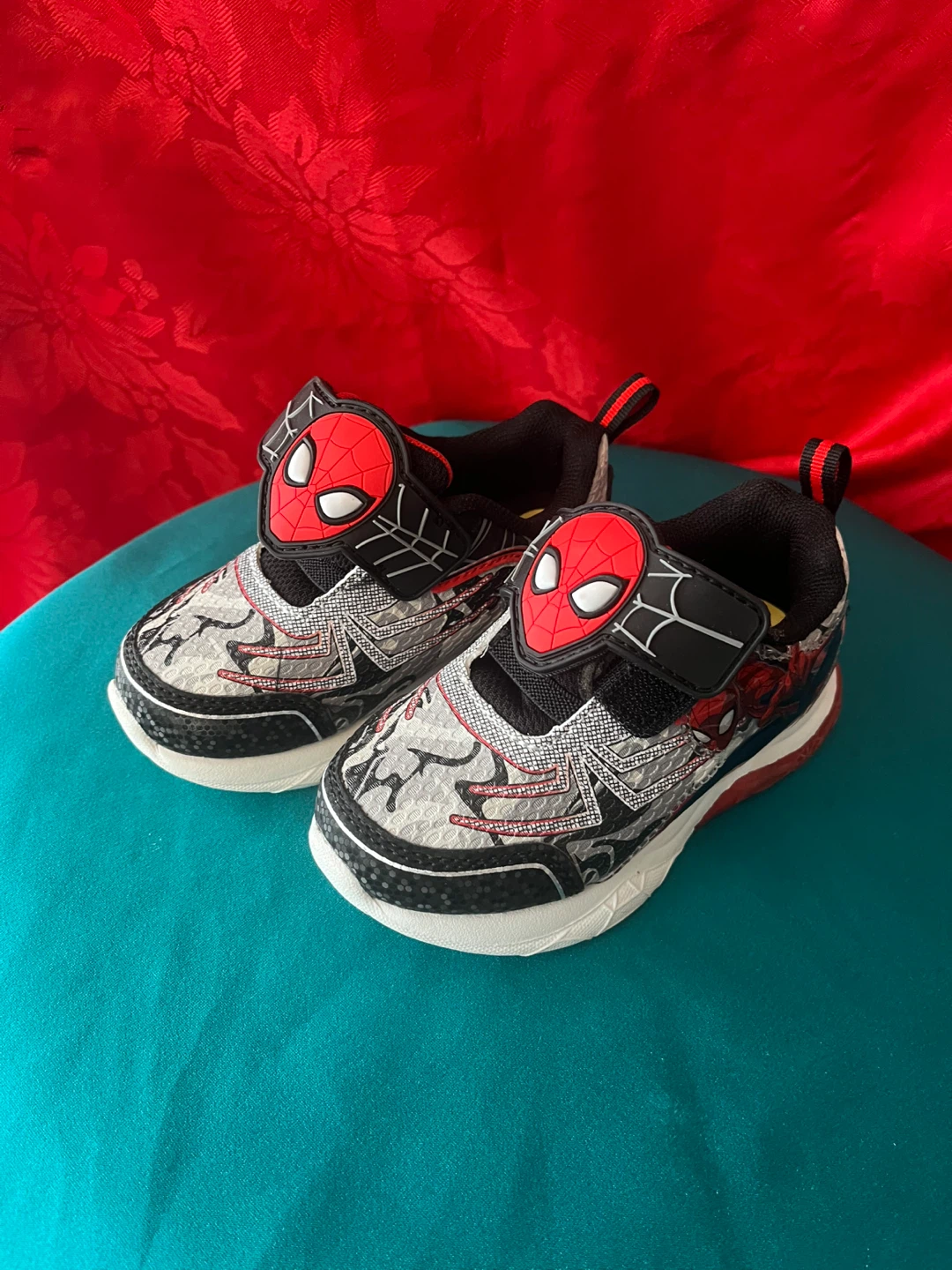 Kids Spiderman Shoes Size 7, new. (Pending)  They light up!